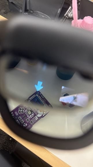 The arrow seen through the lens